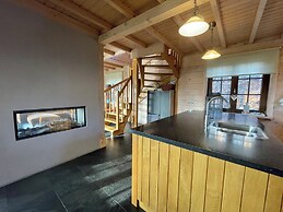 Villa With Sauna & Tub