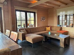 Villa With Sauna & Tub