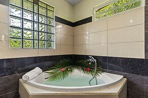 Villa Maoe Pool