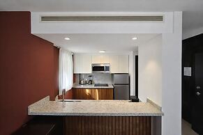 Aldea Thai Studios Steps to Beach & 5th
