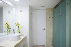 Aldea Thai Studios Steps to Beach & 5th