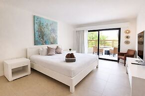 Aldea Thai Studios Steps to Beach & 5th