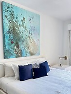 Aldea Thai Studios Steps to Beach & 5th