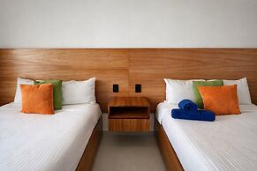 Aldea Thai Studios Steps to Beach & 5th