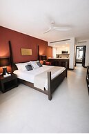 Aldea Thai Studios Steps to Beach & 5th