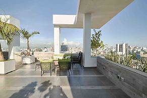 LUX Arpel Experience Downtownsd Pool Gym