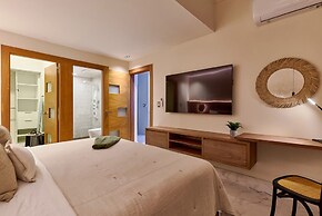 LUX Arpel Experience Downtownsd Pool Gym