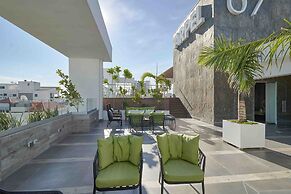 LUX Arpel Experience Downtownsd Pool Gym
