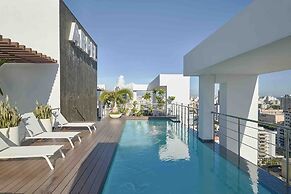 LUX Arpel Experience Downtownsd Pool Gym