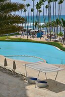 Sunset Glow Retreat Marbella Beachfront Pool