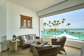 Sunset Glow Retreat Marbella Beachfront Pool
