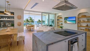 Marbella LUX Sunsets Beachfront Pool Families