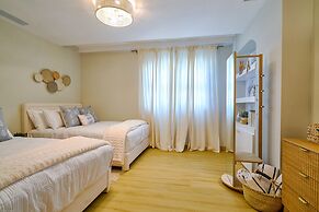 Marbella LUX Sunsets Beachfront Pool Families