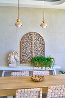 Marbella LUX Sunsets Beachfront Pool Families