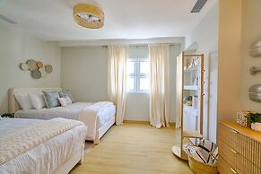 Marbella LUX Sunsets Beachfront Pool Families