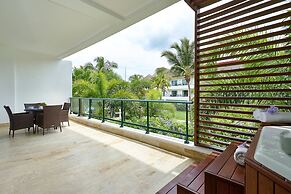 Sublime LUX Condo Terrenas Jaccuzi Beachfront