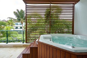 Sublime LUX Condo Terrenas Jaccuzi Beachfront