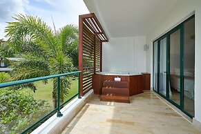 Sublime LUX Condo Terrenas Jaccuzi Beachfront