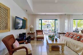 3BR Sublime Essence Beachfront Jaccuzi BBQ