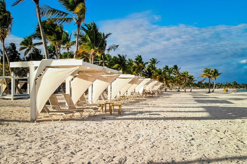The Beach Essence Tanama Capcana Pool Gym BBQ