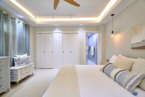 Marbella LUX Essence Beachfront Pool 11thfloor