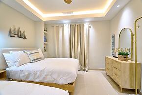 Marbella LUX Essence Beachfront Pool 11thfloor