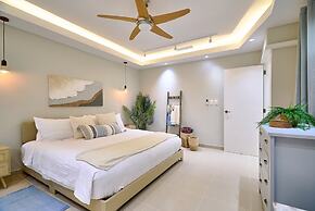 Marbella LUX Essence Beachfront Pool 11thfloor