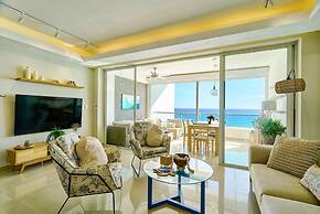 Marbella LUX Essence Beachfront Pool 11thfloor