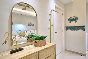 Marbella LUX Essence Beachfront Pool 11thfloor