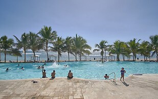 Marbella LUX Essence Beachfront Pool 11thfloor