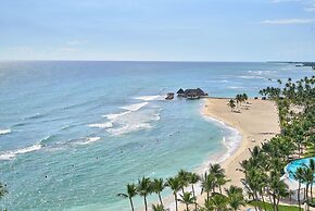 Marbella LUX Essence Beachfront Pool 11thfloor