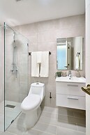 Marbella LUX Essence Beachfront Pool 11thfloor