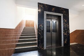 Fabhotel Destiny Living