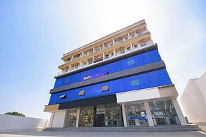 Fabhotel Destiny Living