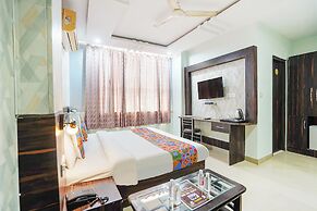 Fabhotel The Max