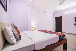 Fabhotel Shadowline