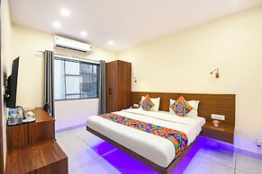 Fabhotel Celebrity Inn