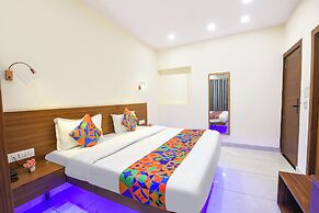 Fabhotel Celebrity Inn