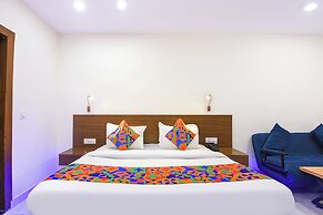 Fabhotel Celebrity Inn