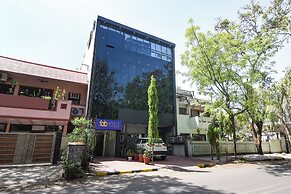 Fabhotel Celebrity Inn