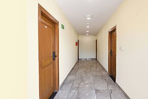 Fabhotel Celebrity Inn