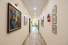 Fabhotel Celebrity Inn