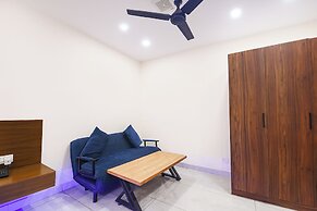 Fabhotel Celebrity Inn