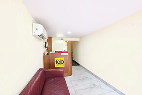 Fabhotel Celebrity Inn