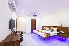 Fabhotel Celebrity Inn
