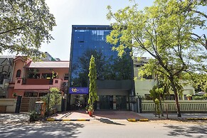 Fabhotel Celebrity Inn
