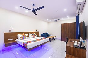 Fabhotel Celebrity Inn