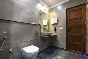 Fabhotel Celebrity Inn
