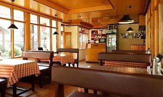Fabhotel Ballu’S Cafe & Resort