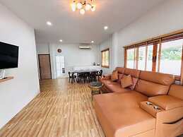 Villa Ao Nang Krabi with a free car